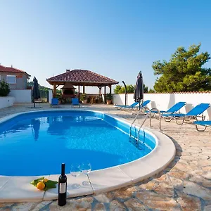 villa-branka-with-pool.hotelinzadar.com/